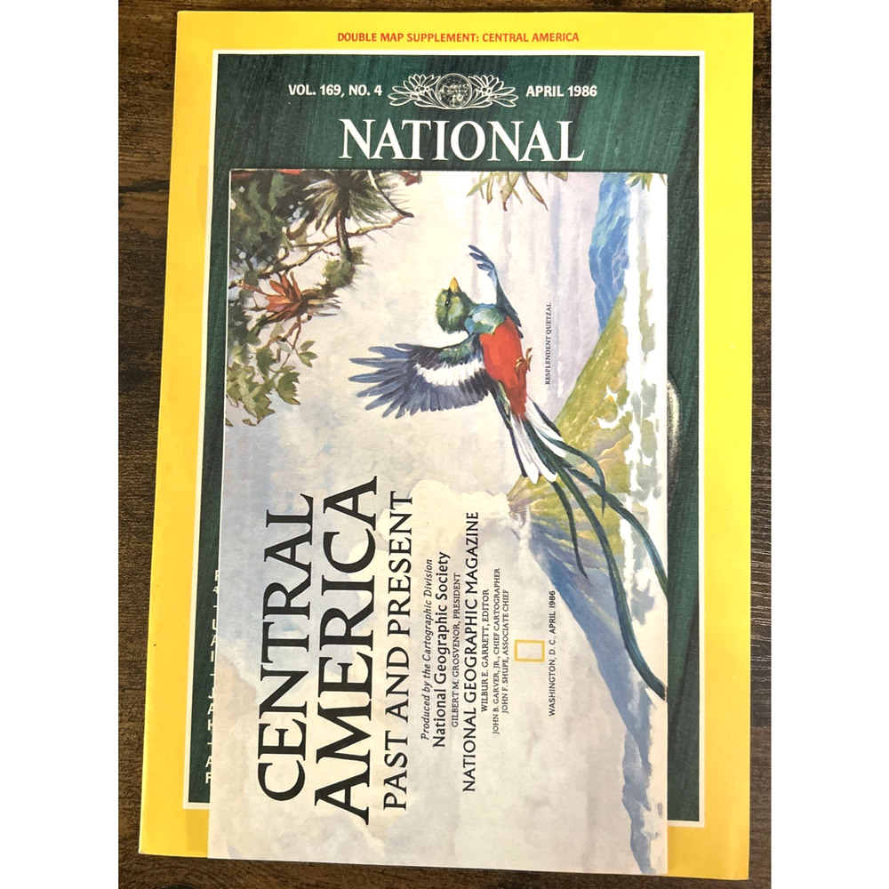 National Geographic Magazine With Map April 1986 Panama Foxes Maya Collectors